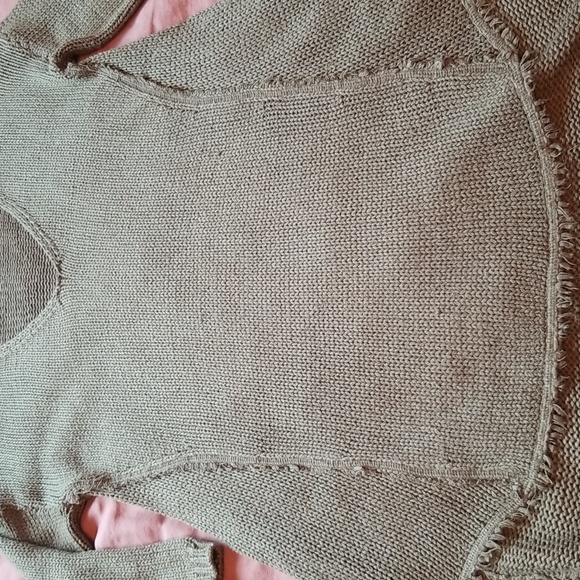 Pullover V-Neck Sweater - Picture 5 of 11